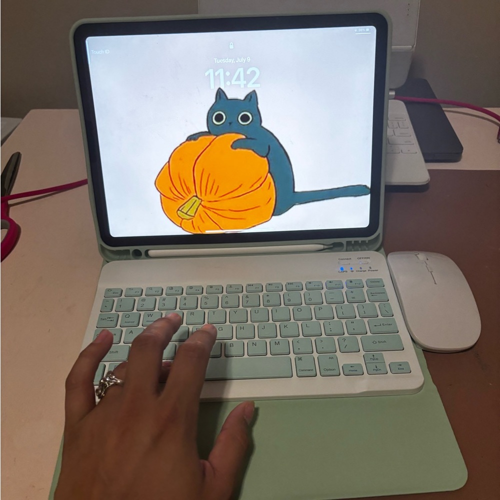 iPad Air (4th Gen) Bluetooth Keyboard and Mouse